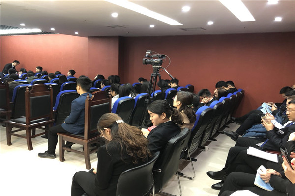 �̹���ѧ�ý�Ļ��ʽ���׽��������ڷ�ʵ����̳Բ������