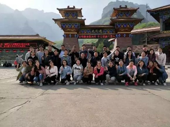 �̹������˿������﹵��չ֮�ã����ഺ��ͬ��д�Ŷ������Ĵ��棡