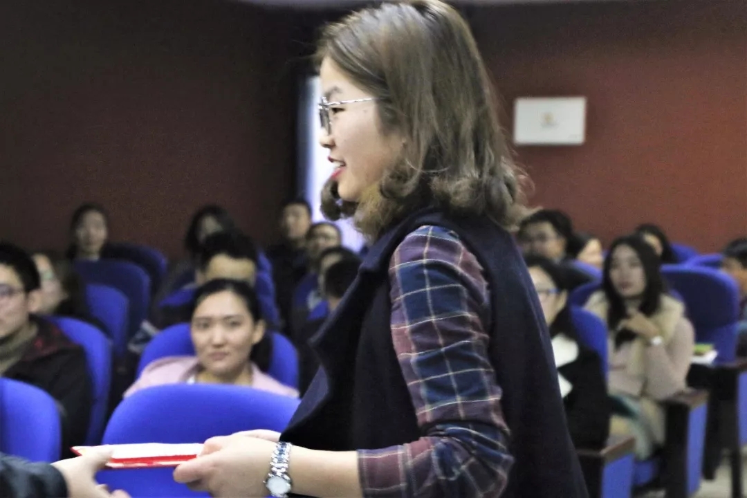 �̹��۽����÷����ڴ�ǹ�ལ�з�һ���